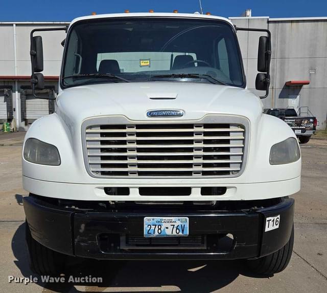 Image of Freightliner Business Class M2 equipment image 1