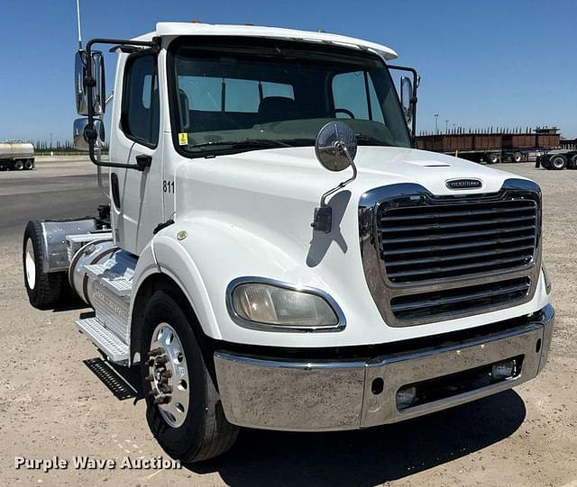 Image of Freightliner Business Class M2 equipment image 2
