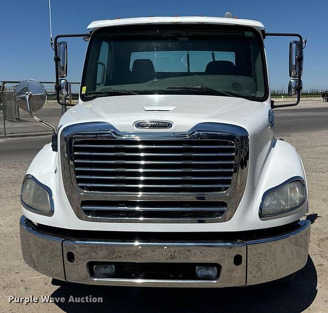 Image of Freightliner Business Class M2 equipment image 1
