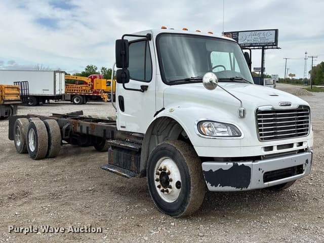 Image of Freightliner Business Class M2 equipment image 2
