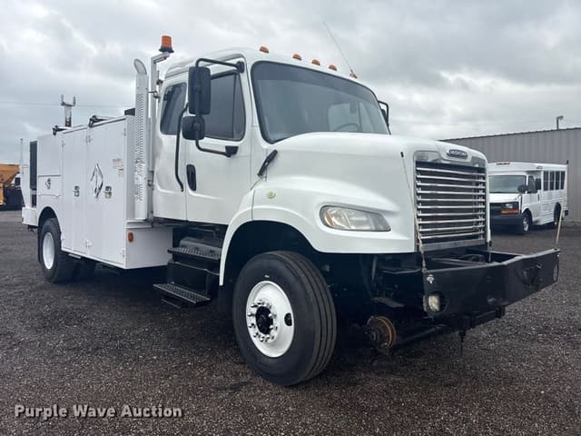 Image of Freightliner M2 equipment image 2