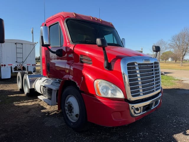 Image of Freightliner Cascadia equipment image 3