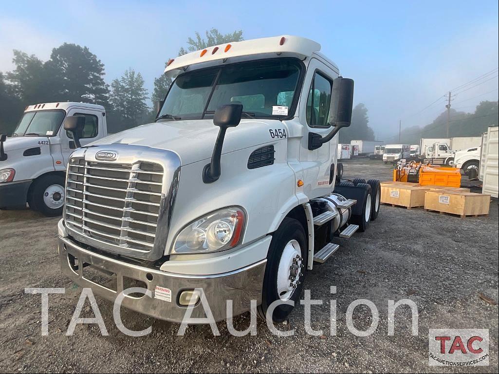 Image of Freightliner Cascadia 113 Primary image