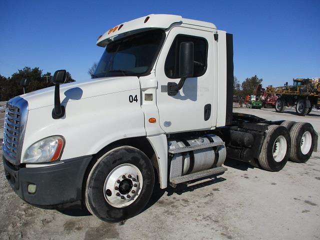 2013 Freightliner Cascadia 113 Equipment Image0
