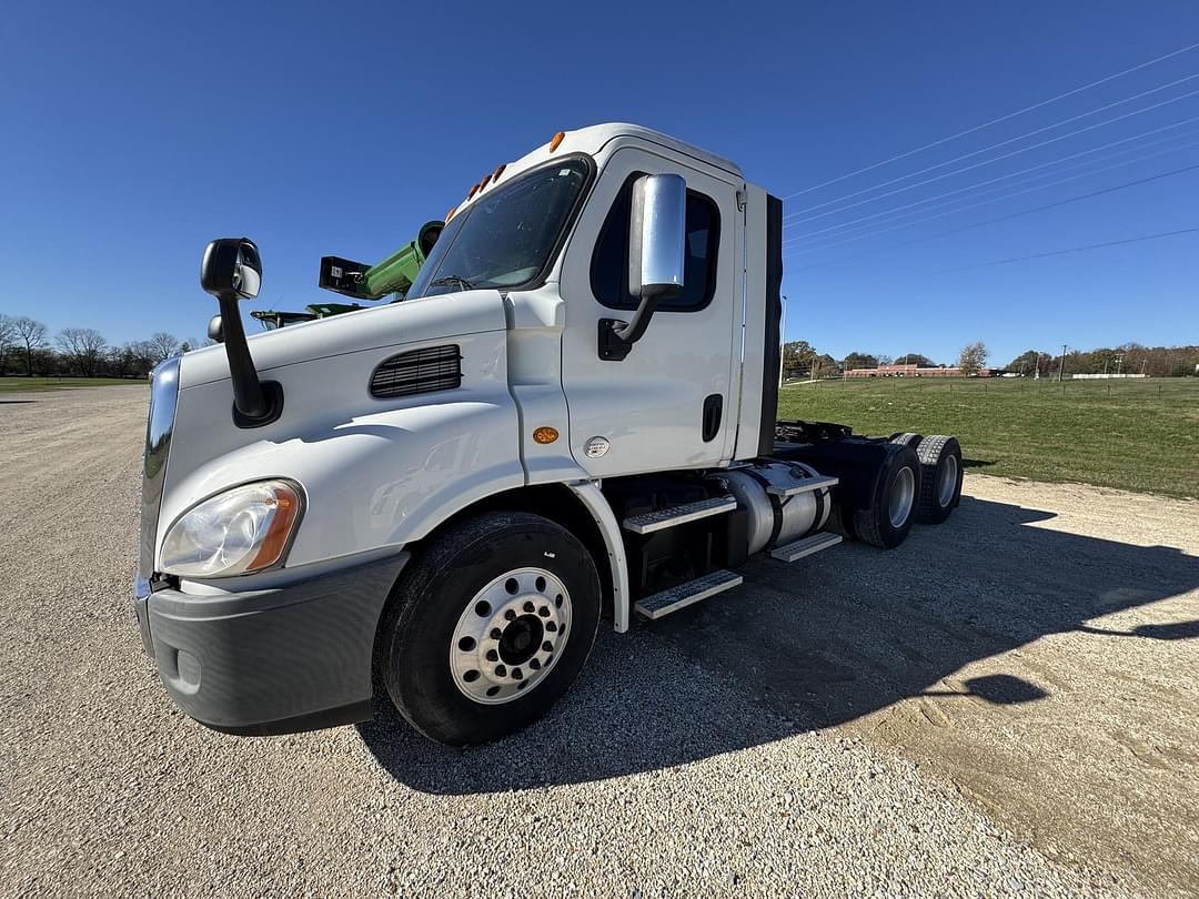 Image of Freightliner Cascadia 113 Primary image