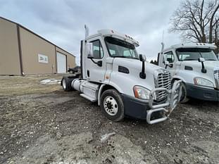 2013 Freightliner Cascadia 113 Equipment Image0