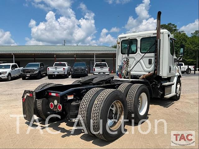 Image of Freightliner Cascadia 113 equipment image 4
