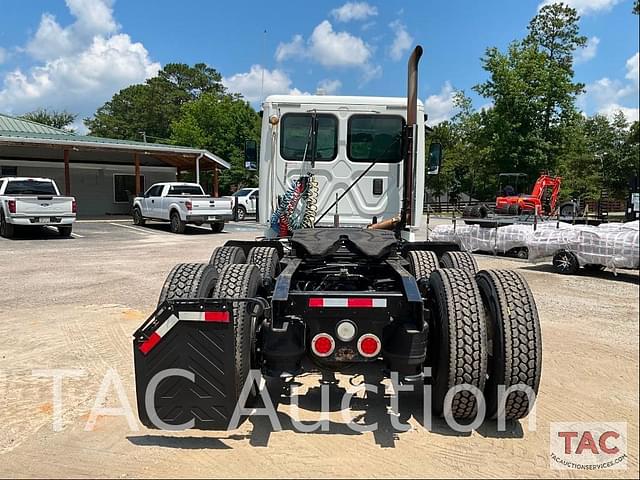 Image of Freightliner Cascadia 113 equipment image 3