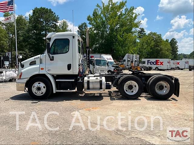 Image of Freightliner Cascadia 113 equipment image 1