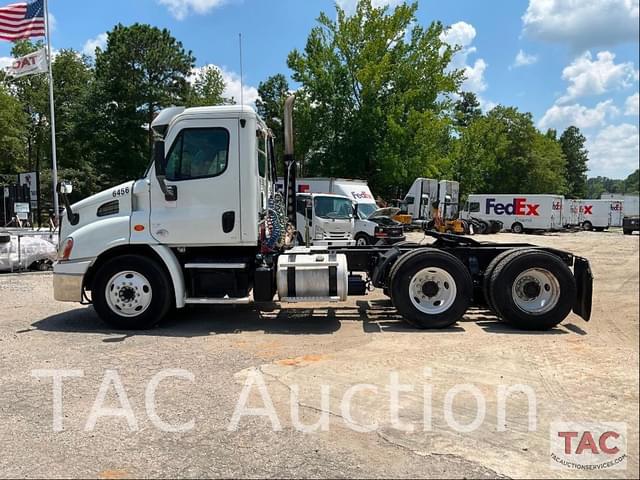 Image of Freightliner Cascadia 113 equipment image 1