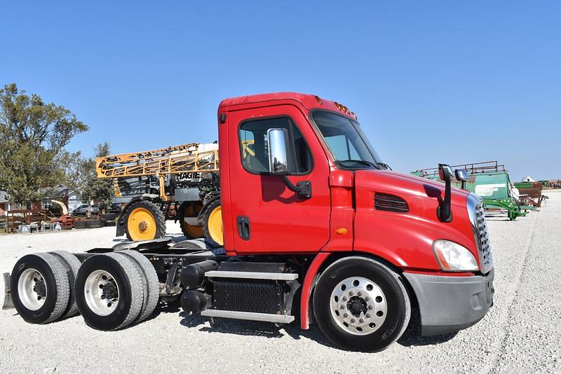 Image of Freightliner Cascadia 113 Primary image