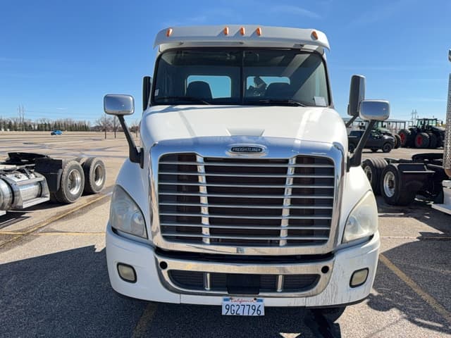 Image of Freightliner Cascadia 113 equipment image 1