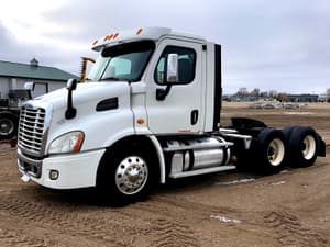 2013 Freightliner Cascadia 113 Image