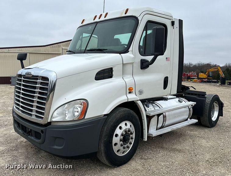 Image of Freightliner Cascadia 113 Primary image