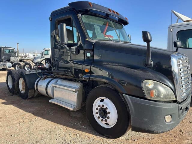Image of Freightliner Cascadia 125 equipment image 2