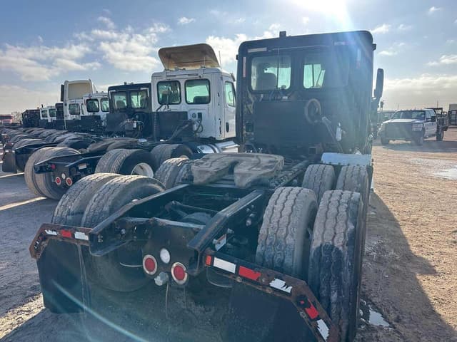 Image of Freightliner Cascadia 125 equipment image 3