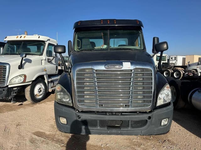 Image of Freightliner Cascadia 125 equipment image 1