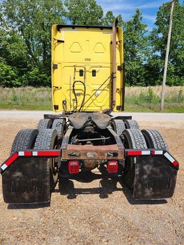 Image of Freightliner Cascadia 125 equipment image 3