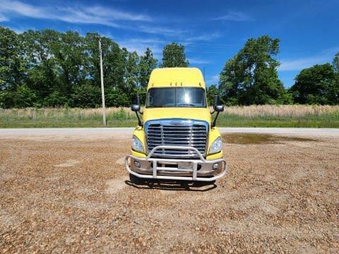 Image of Freightliner Cascadia 125 equipment image 2