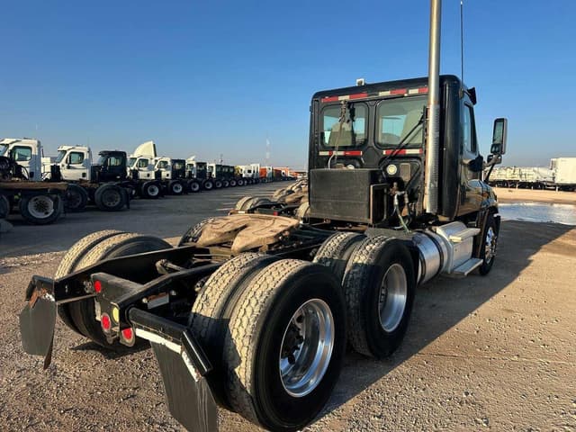 Image of Freightliner Cascadia 125 equipment image 1
