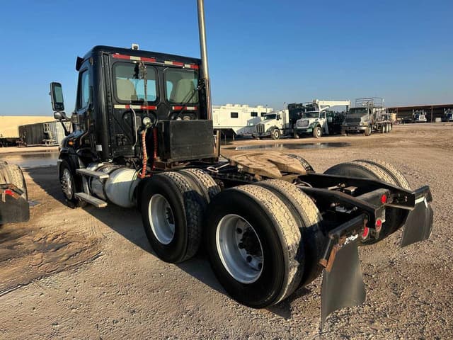 Image of Freightliner Cascadia 125 equipment image 3