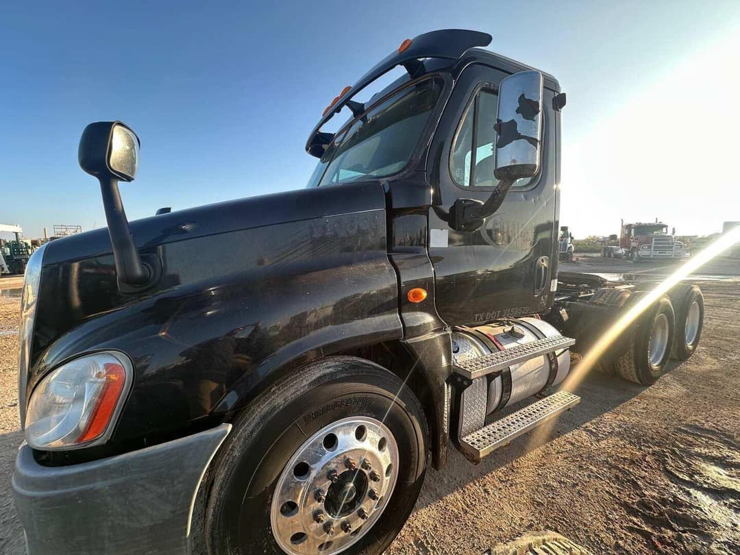 Image of Freightliner Cascadia 125 Primary image