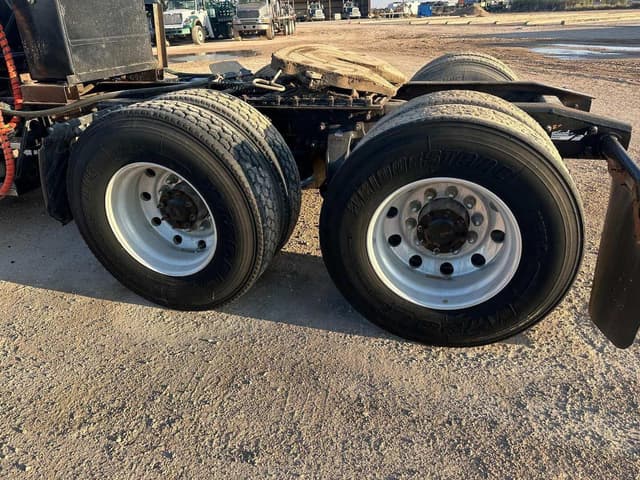 Image of Freightliner Cascadia 125 equipment image 4