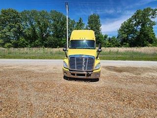 Image of Freightliner Cascadia 125 equipment image 2