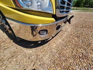 Image of Freightliner Cascadia 125 equipment image 4