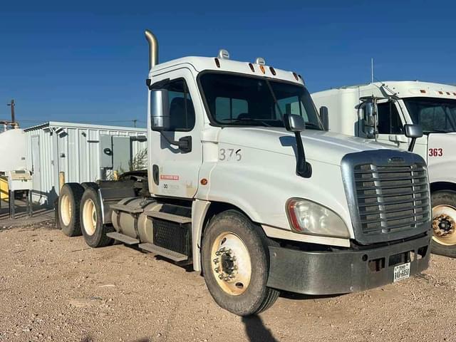 Image of Freightliner Cascadia 125 equipment image 2