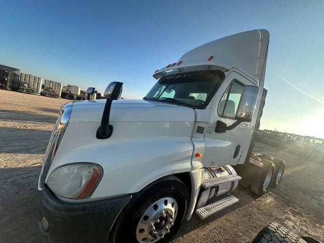 Image of Freightliner Cascadia 125 equipment image 1