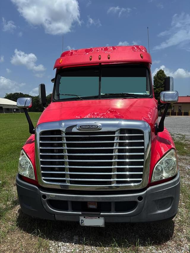 Image of Freightliner Cascadia 125 equipment image 1