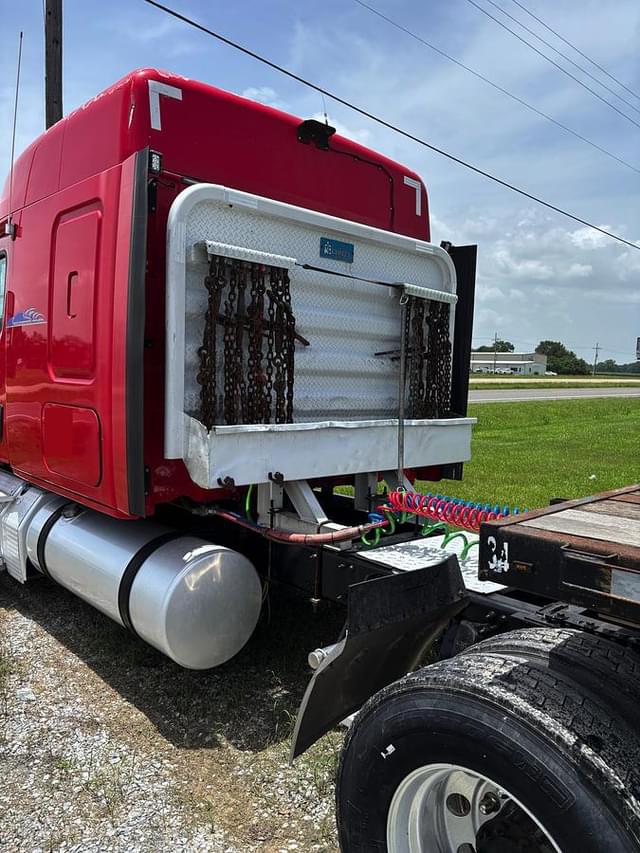 Image of Freightliner Cascadia 125 equipment image 3