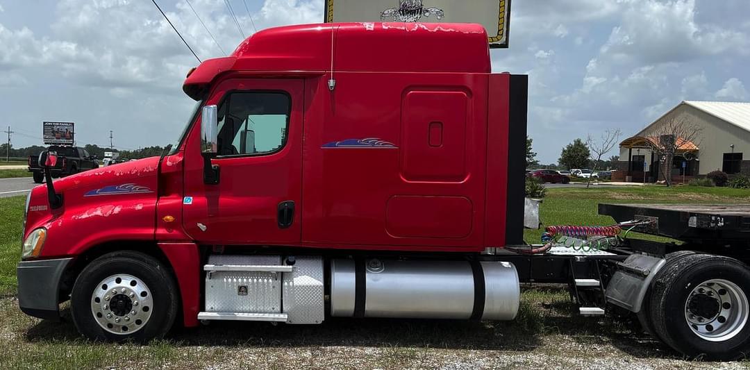 Image of Freightliner Cascadia 125 Primary image