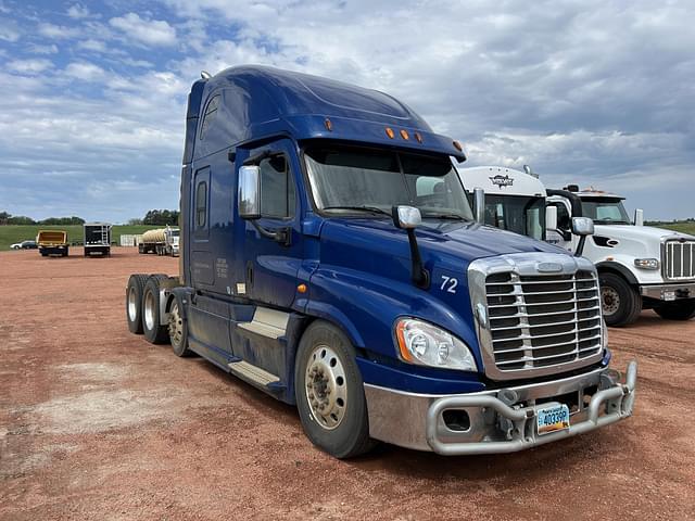 Image of Freightliner Cascadia 125 equipment image 2