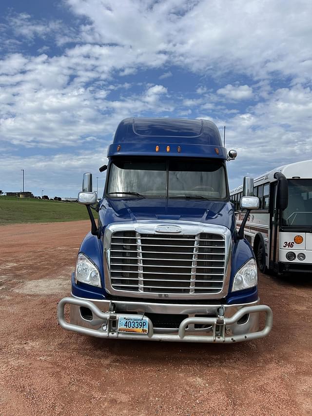 Image of Freightliner Cascadia 125 equipment image 1