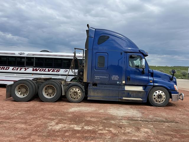 Image of Freightliner Cascadia 125 equipment image 3