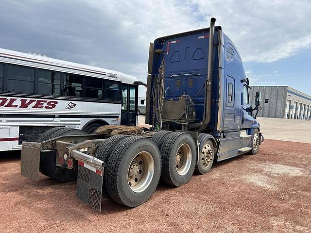 Image of Freightliner Cascadia 125 equipment image 4