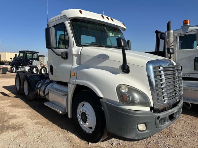 Image of Freightliner Cascadia 125 equipment image 2