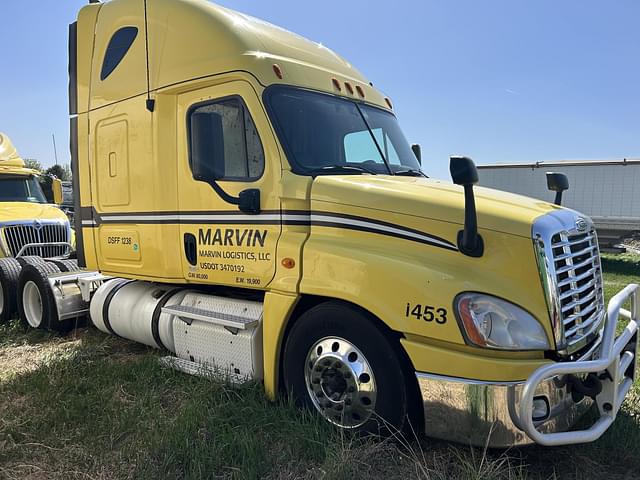 Image of Freightliner Cascadia 125 equipment image 2