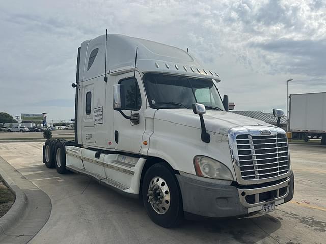 Image of Freightliner Cascadia 125 equipment image 3