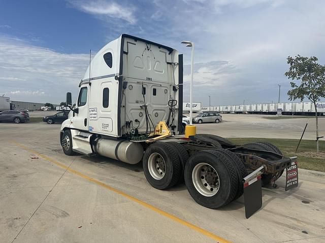 Image of Freightliner Cascadia 125 equipment image 1