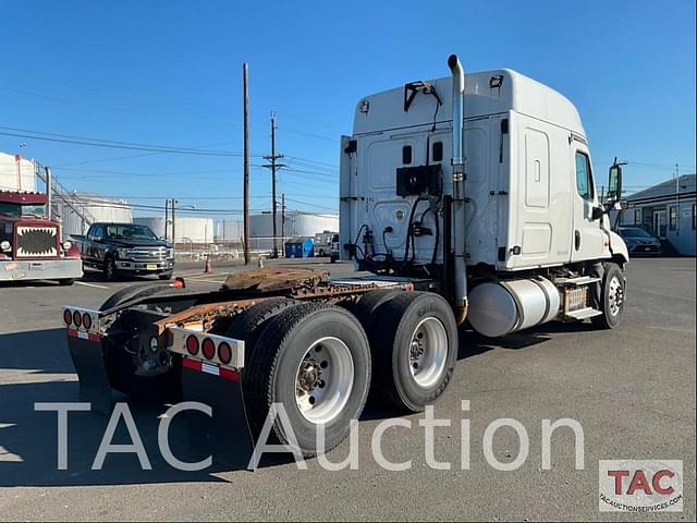 Image of Freightliner Cascadia 125 equipment image 4