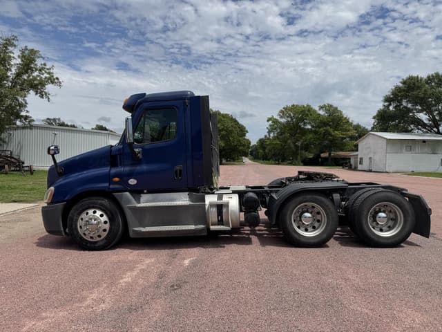 Image of Freightliner Cascadia 125 equipment image 1