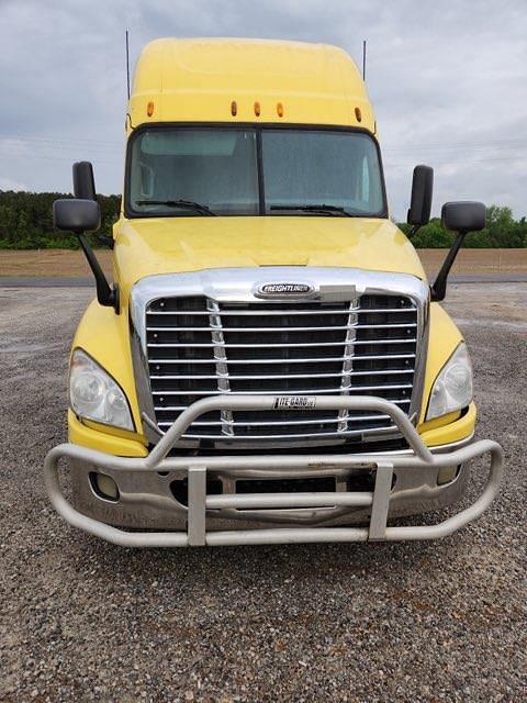 Image of Freightliner Cascadia 125 equipment image 2