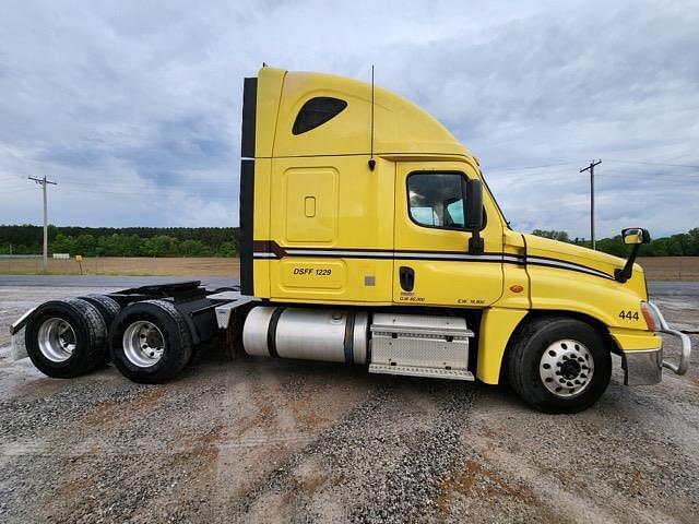 Image of Freightliner Cascadia 125 Primary image