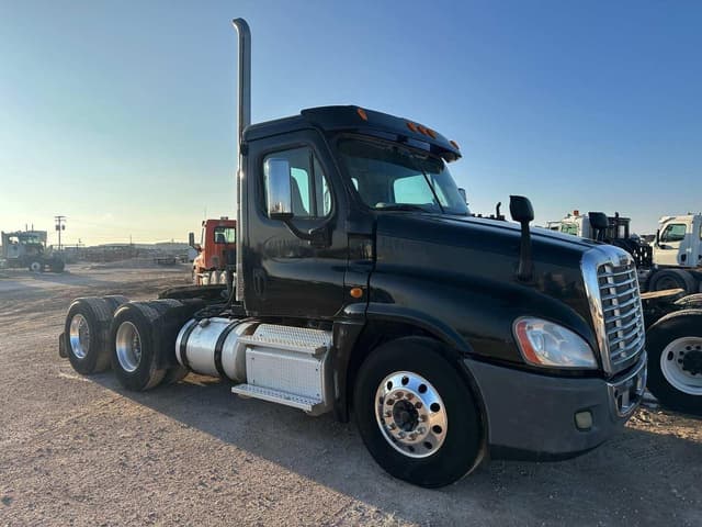 Image of Freightliner Cascadia 125 equipment image 2