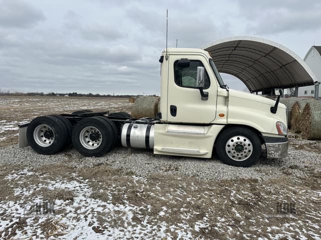 Image of Freightliner Cascadia 125 equipment image 3