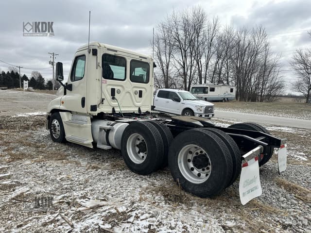 Image of Freightliner Cascadia 125 equipment image 2