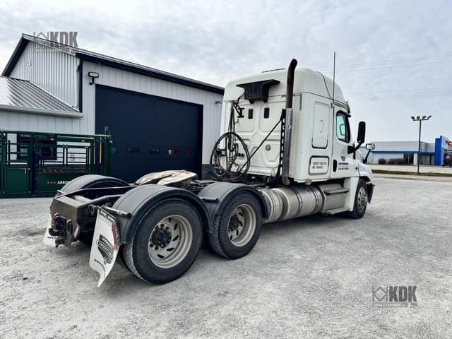 Image of Freightliner Cascadia 125 equipment image 4